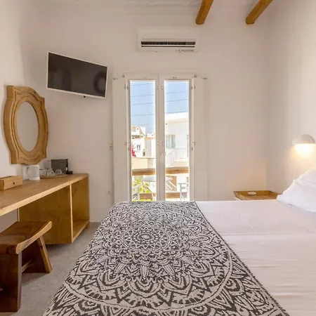 Parosquare * Parikia (Paros)